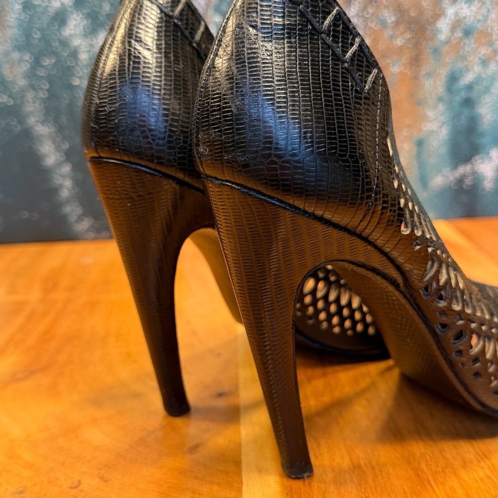 Proenza Schouler Archival 2011 Perforated Black Leather Lizard Print Pumps - Picture 3 of 14